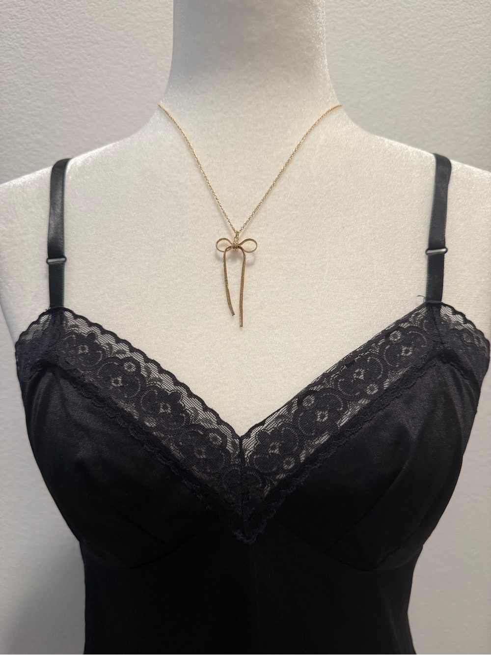 Vintage Vanity Fair Black Lace Full Slip Lingerie Dress 34/40